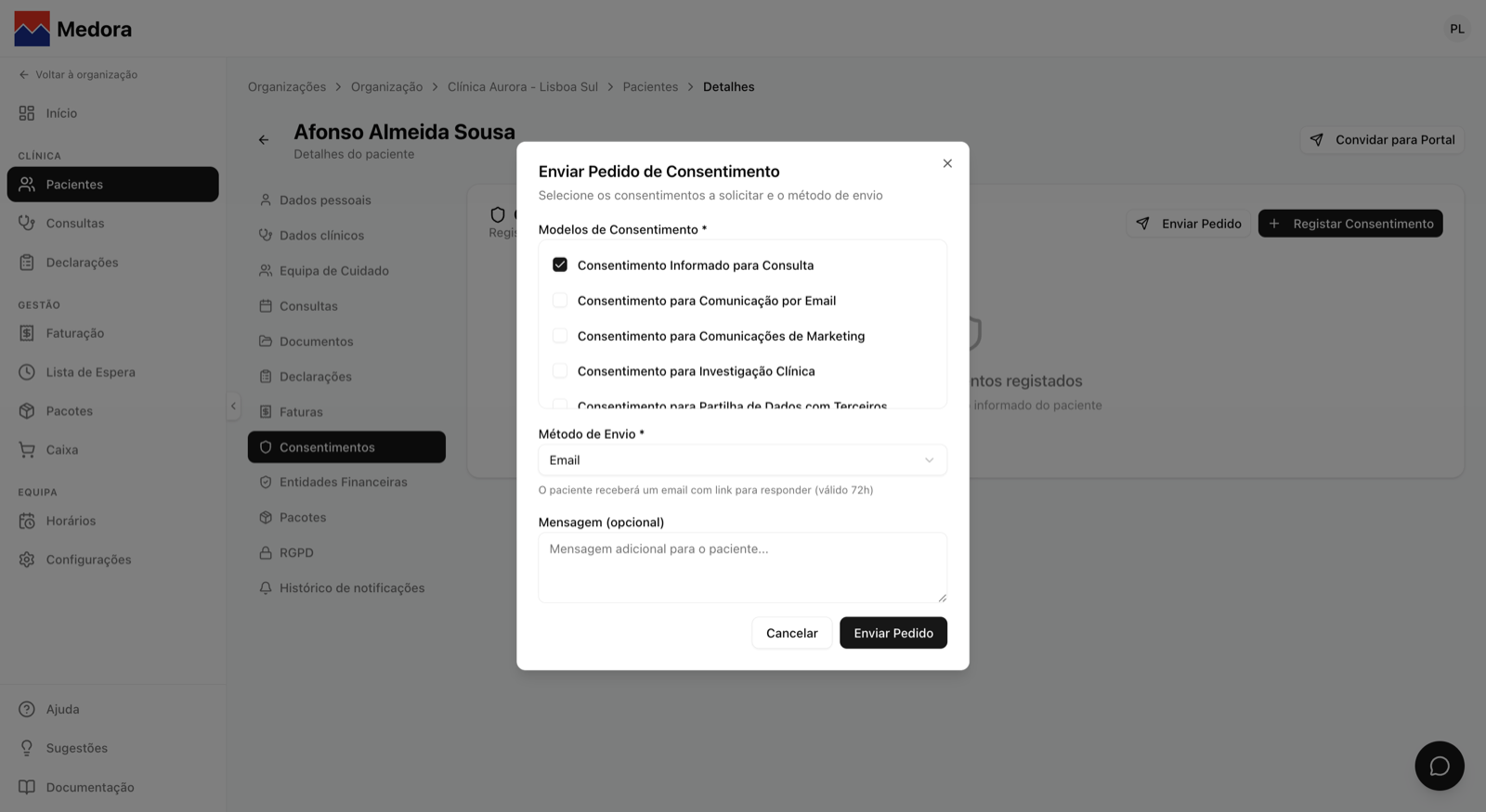 Janela de envio de um pedido de consentimento, com a seleção dos modelos, o método de envio e uma mensagem opcional