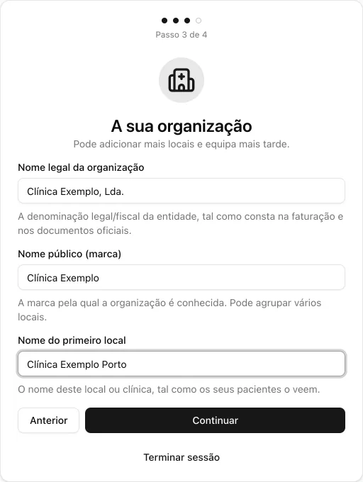 Passo 3 de 4, «A sua organização», com o nome legal, o nome público e o nome do primeiro local preenchidos